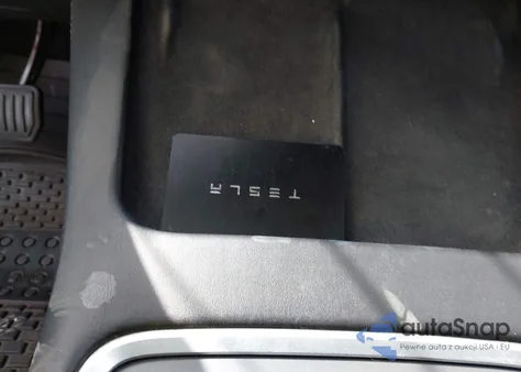 2021 Tesla Model 3 Standard Range Plus Rear-Wheel Drive z USA, uszkodzony, nr VIN 5YJ3E1EAXMF090352